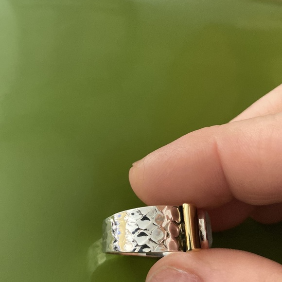 Ladies .925 sterling silvering with a little gold on the sides. Size 8 1/2 - 9 ? - Picture 3 of 14